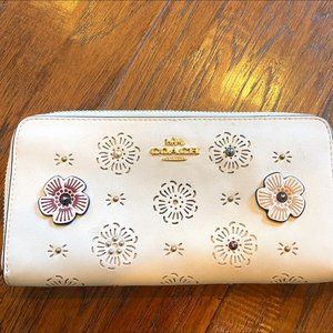 White Coach Wallet with Flower aplique